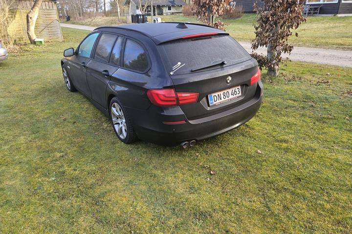 Sort BMW 5-Serie fra 2011