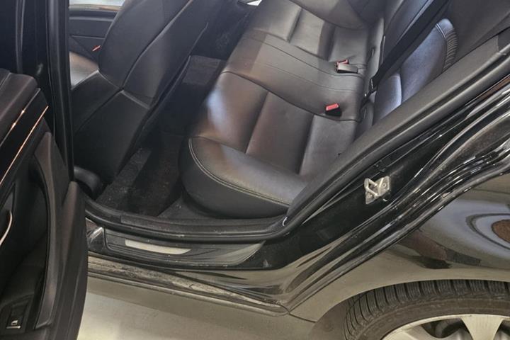 Sort BMW 5-Serie fra 2011