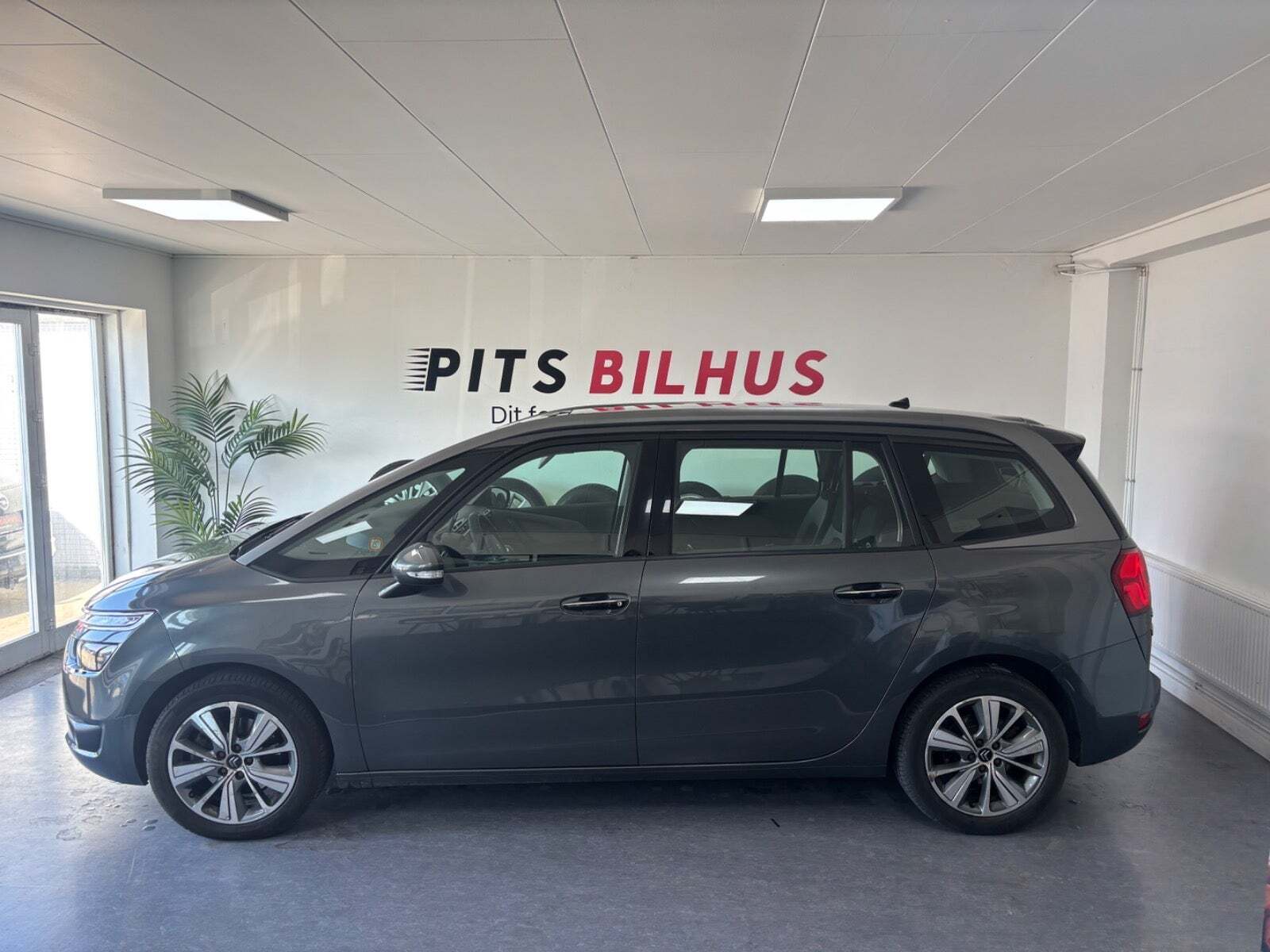 Grå Citroën Grand C4 Picasso fra 2014