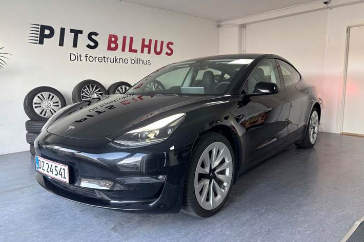 Sort Tesla Model 3 fra 2023