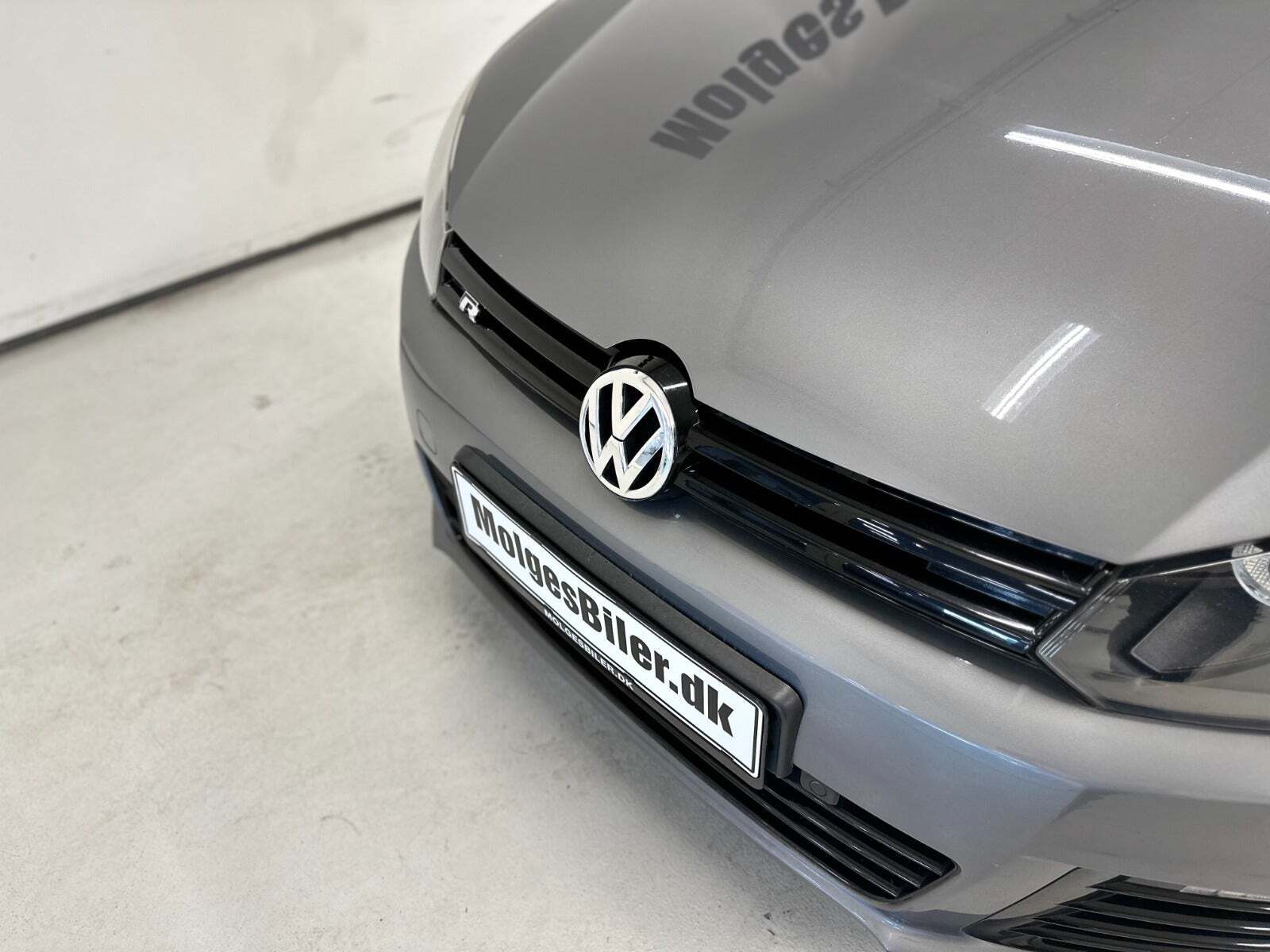 Grå VW Golf VI fra 2012