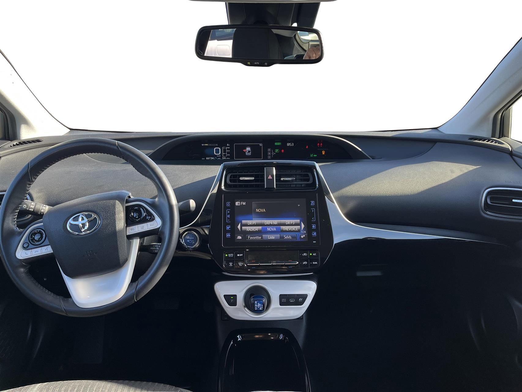 Hvid Toyota Prius Plug-in fra 2019