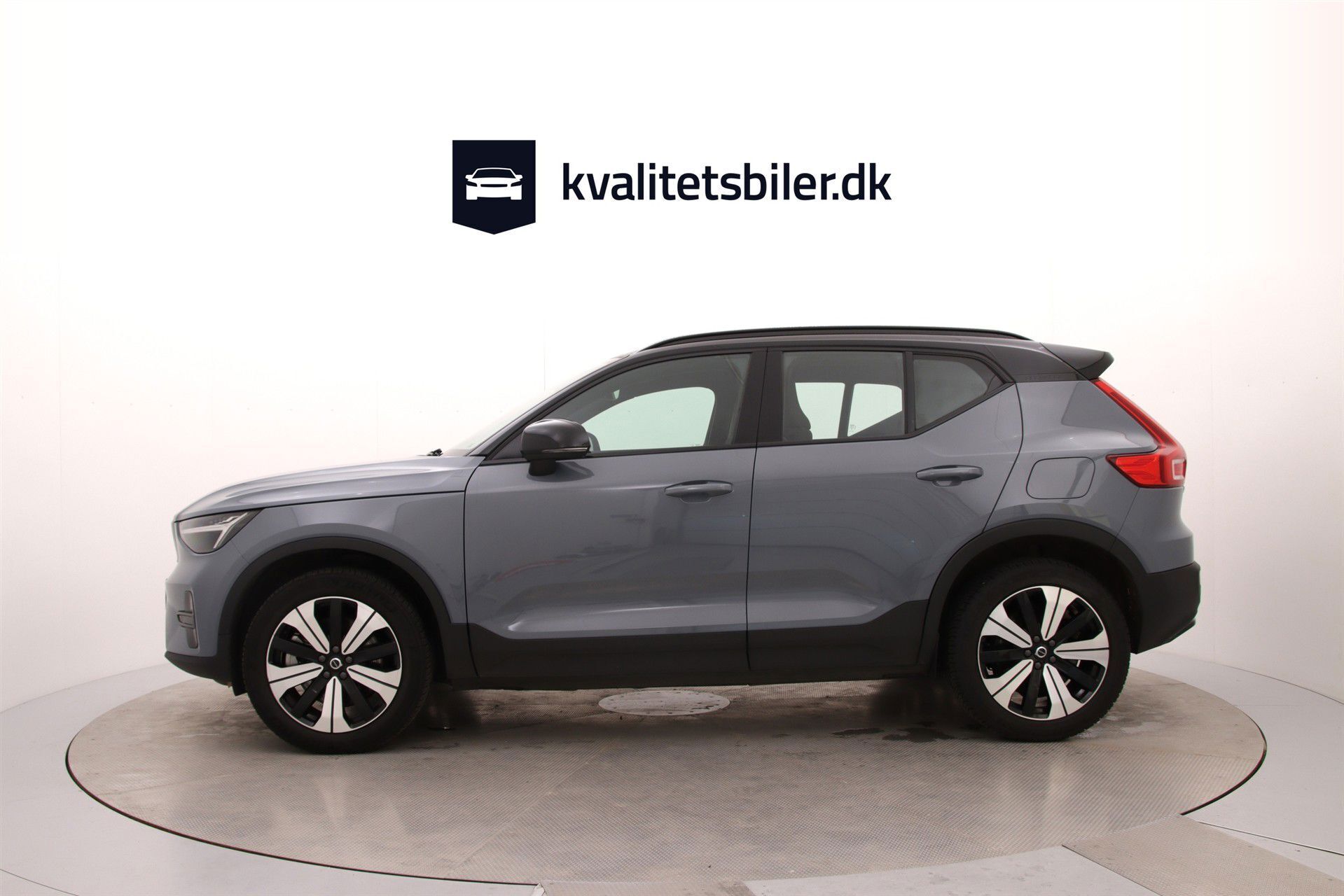 Grå Volvo XC40 fra 2023