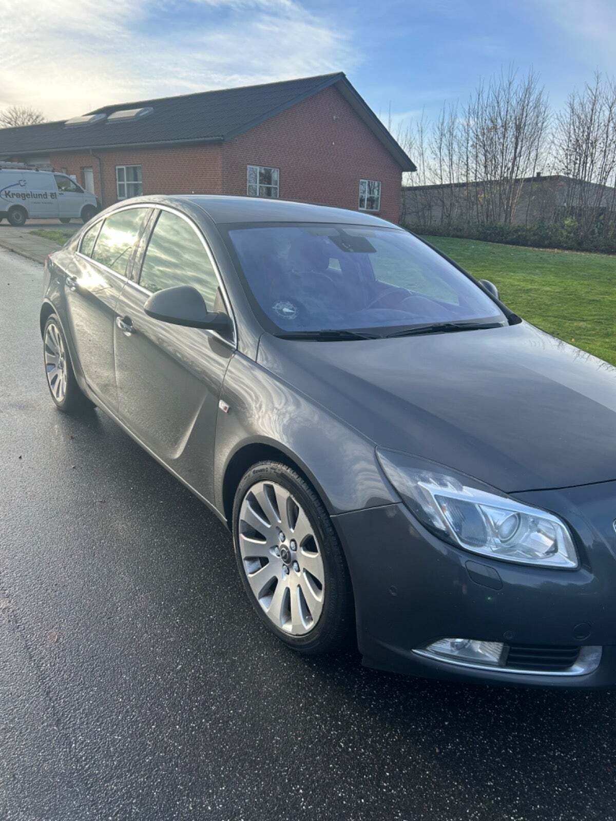 Grå Opel Insignia fra 2011