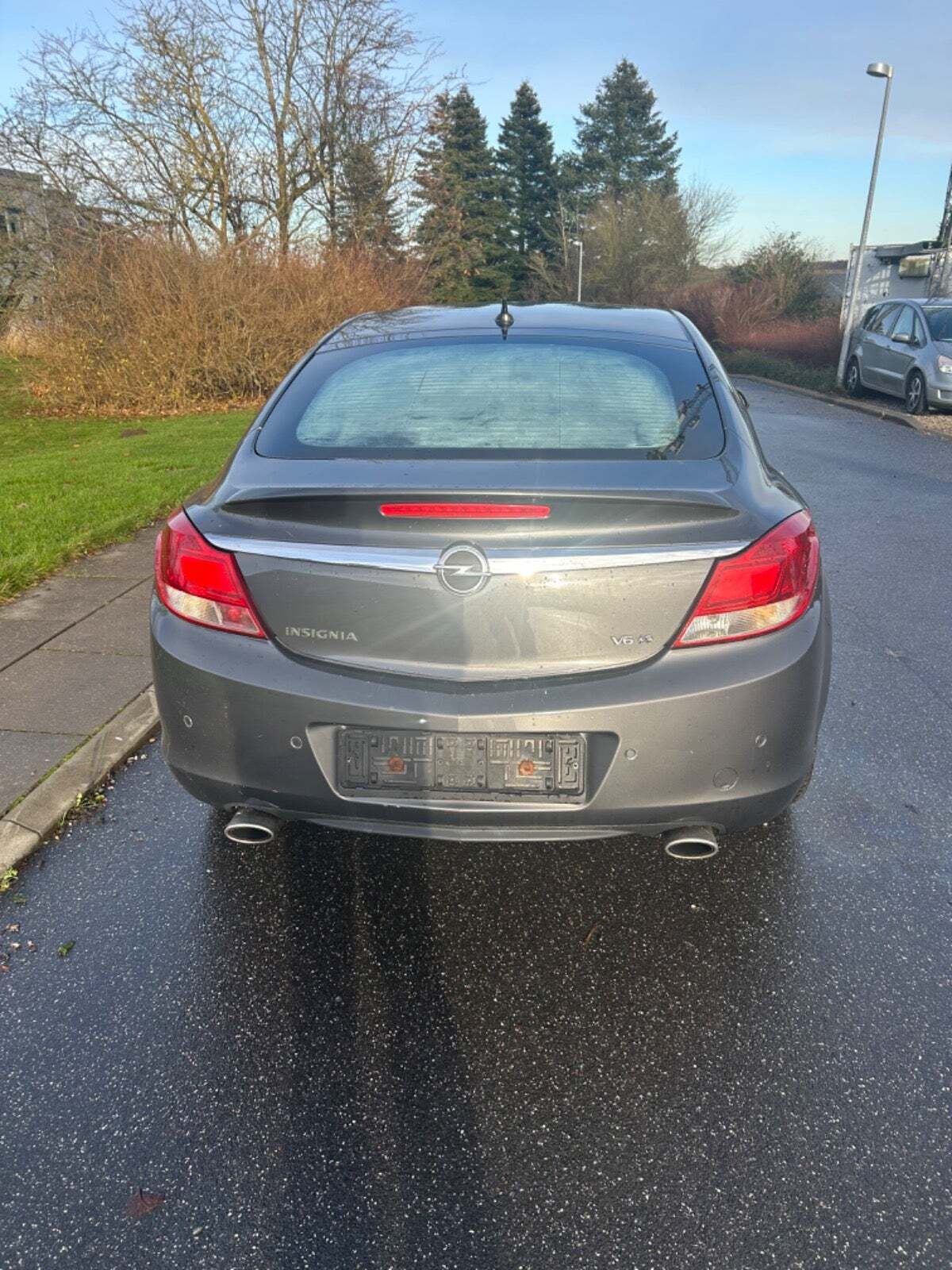 Grå Opel Insignia fra 2011
