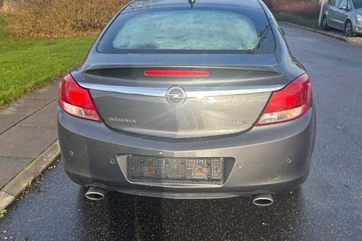 Grå Opel Insignia fra 2011