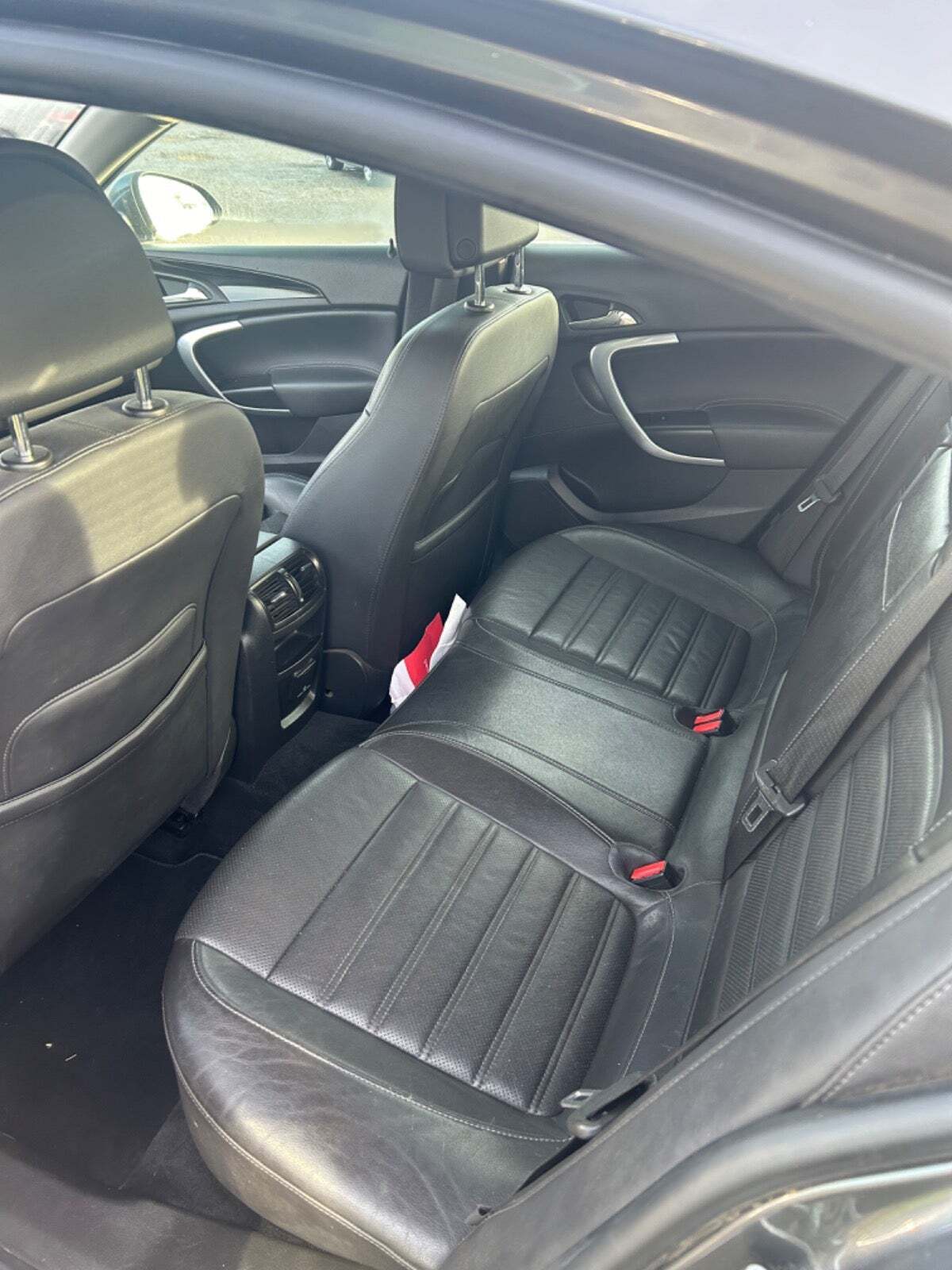 Grå Opel Insignia fra 2011