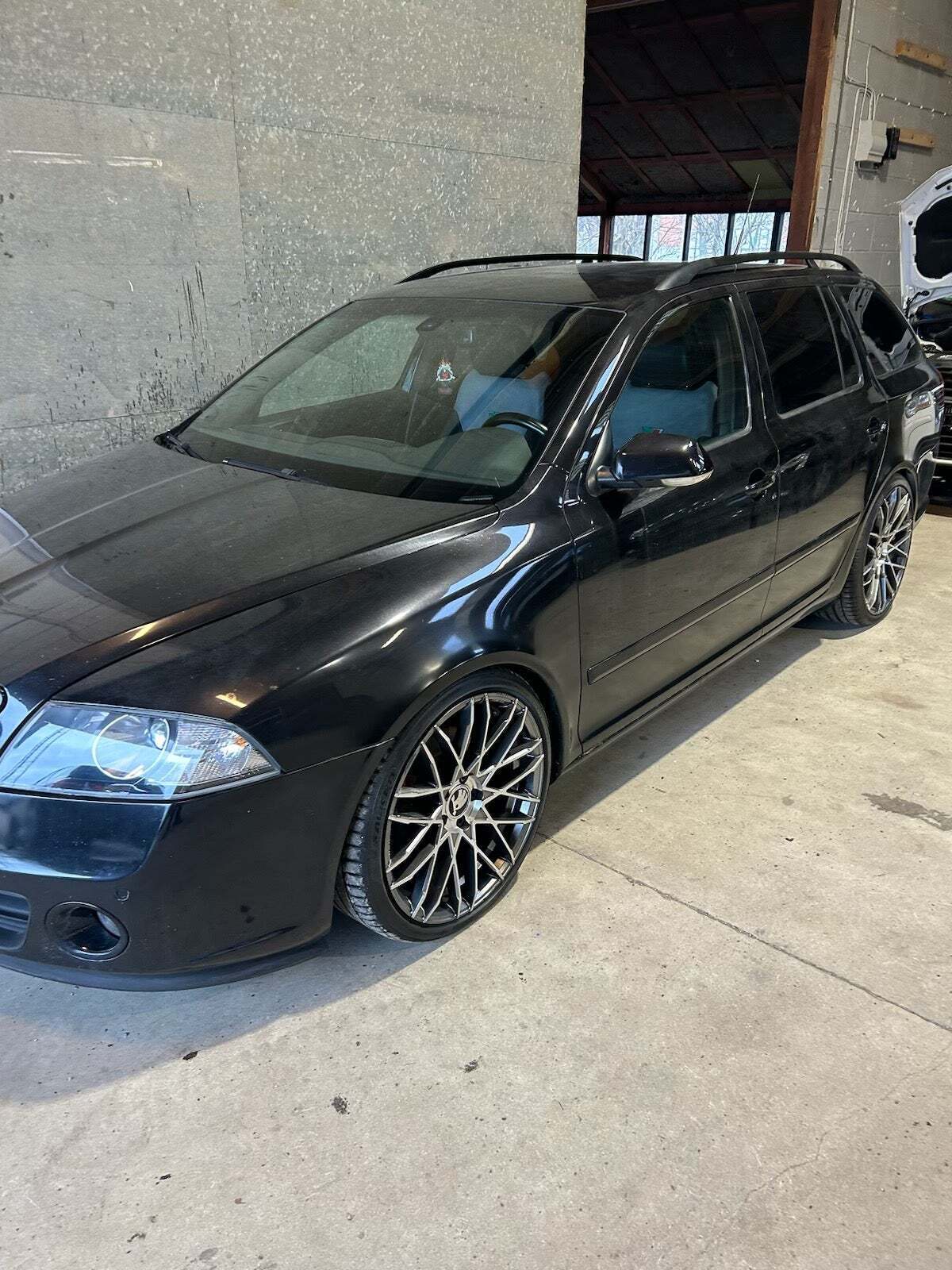 Sort Skoda Octavia fra 2007