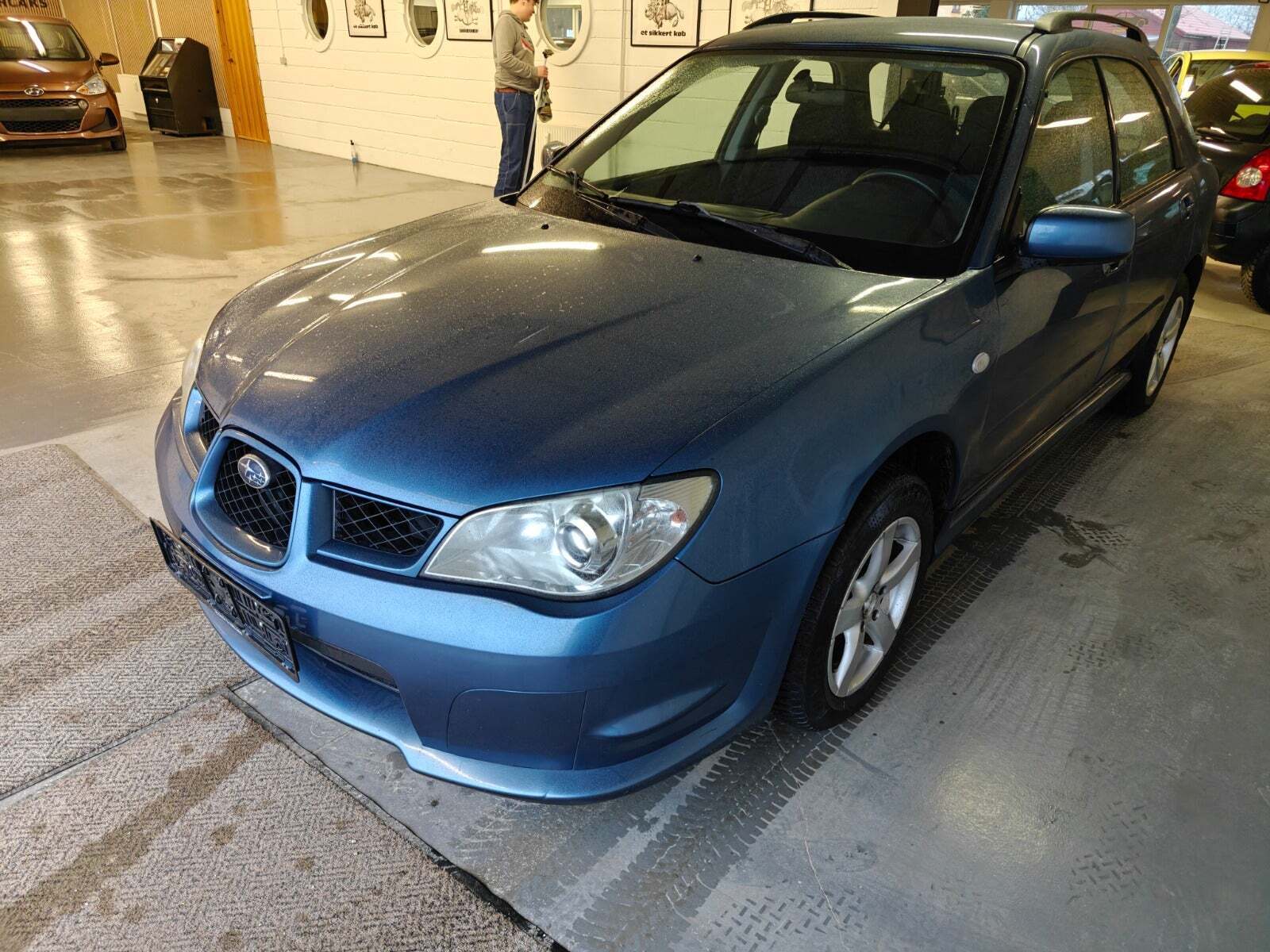 Blå Subaru Impreza fra 2007 set udefra