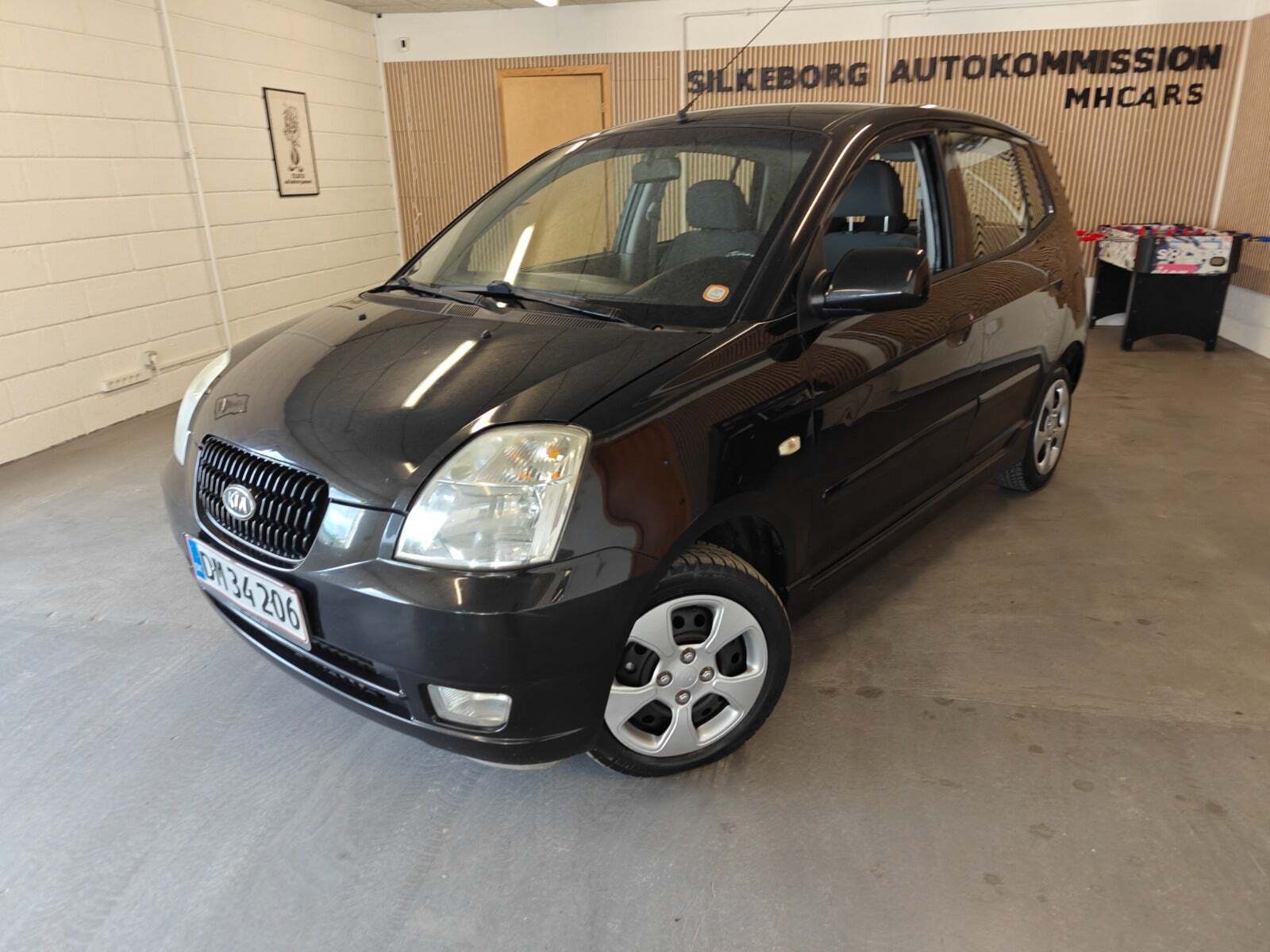 Gul Kia Picanto fra 2006 set udefra