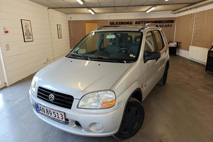 Gul Suzuki Ignis fra 2002 set udefra
