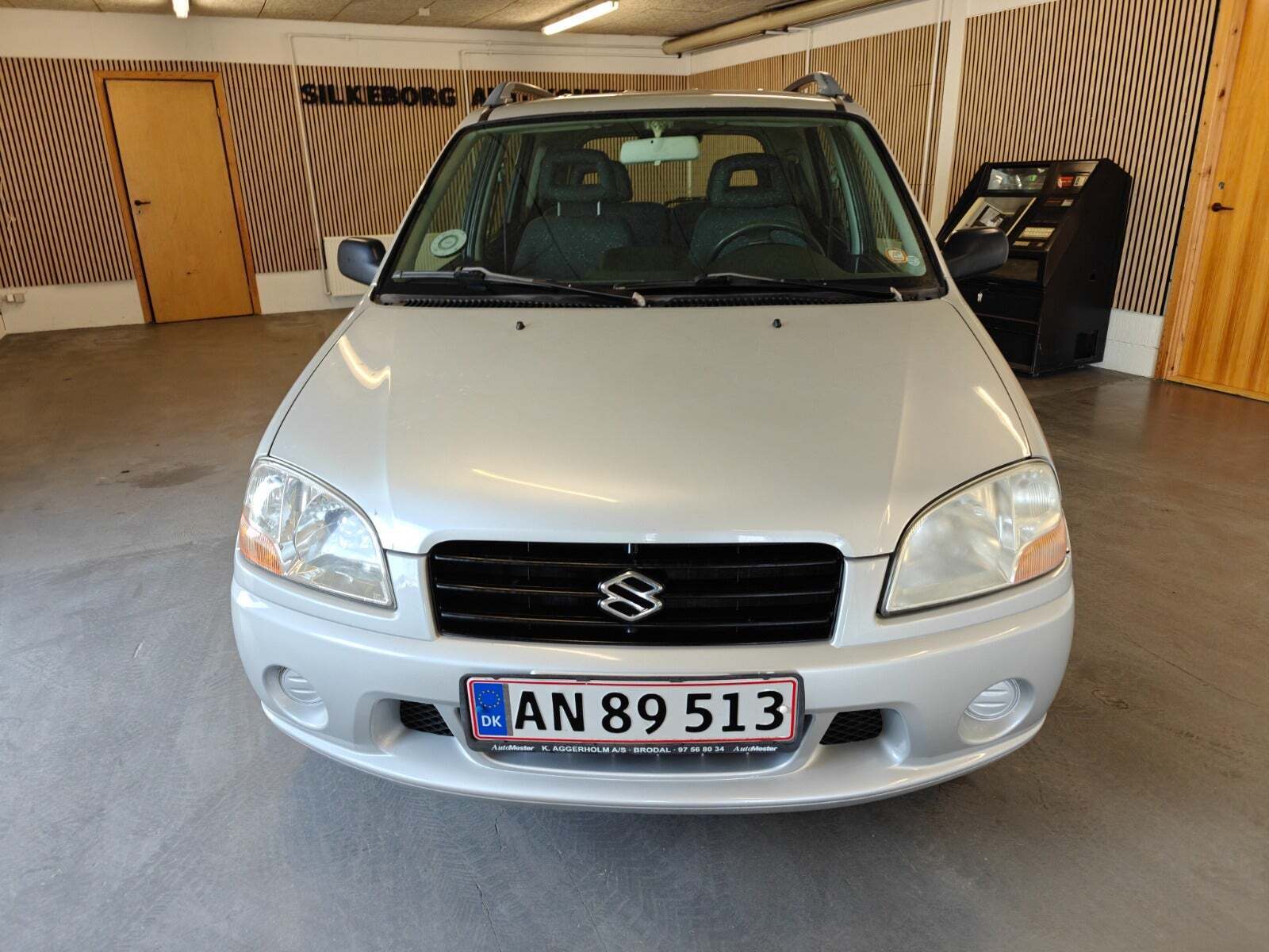 Gul Suzuki Ignis fra 2002