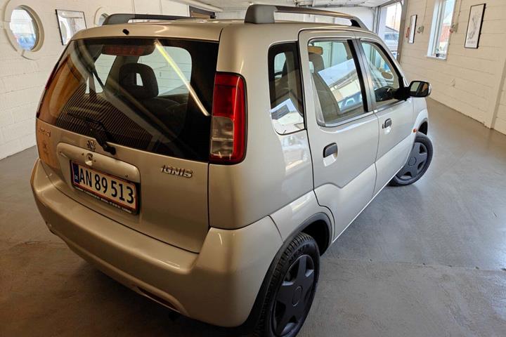 Gul Suzuki Ignis fra 2002