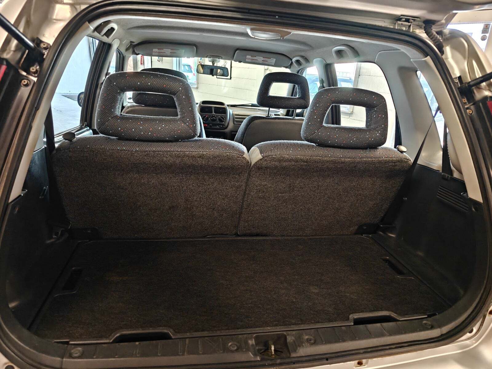 Gul Suzuki Ignis fra 2002