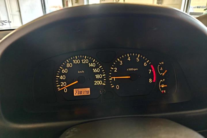Gul Suzuki Ignis fra 2002