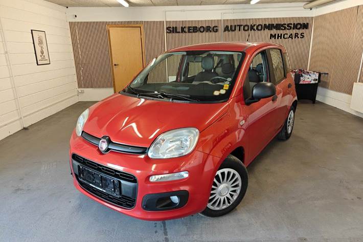Gul Fiat Panda fra 2012 set udefra