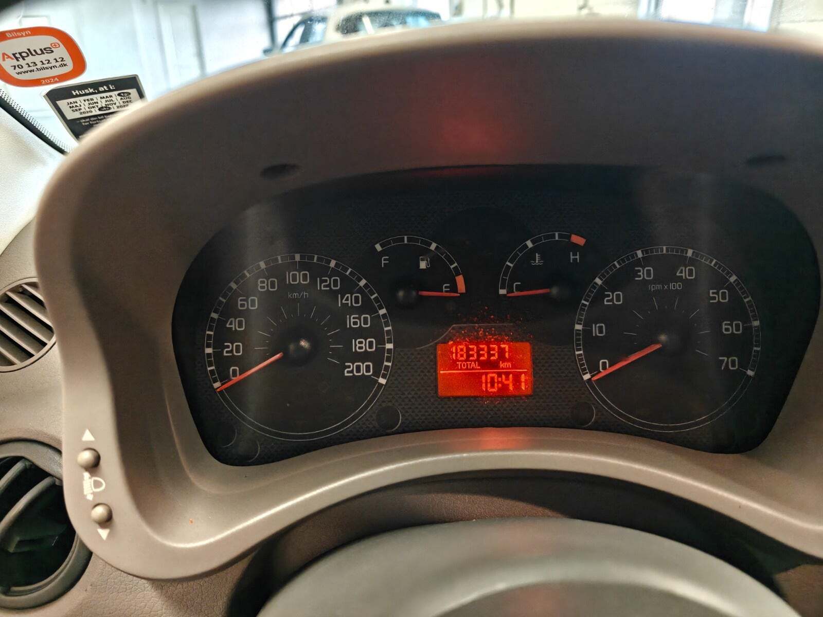 Gul Fiat Panda fra 2004