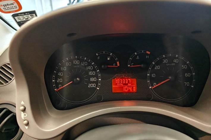 Gul Fiat Panda fra 2004