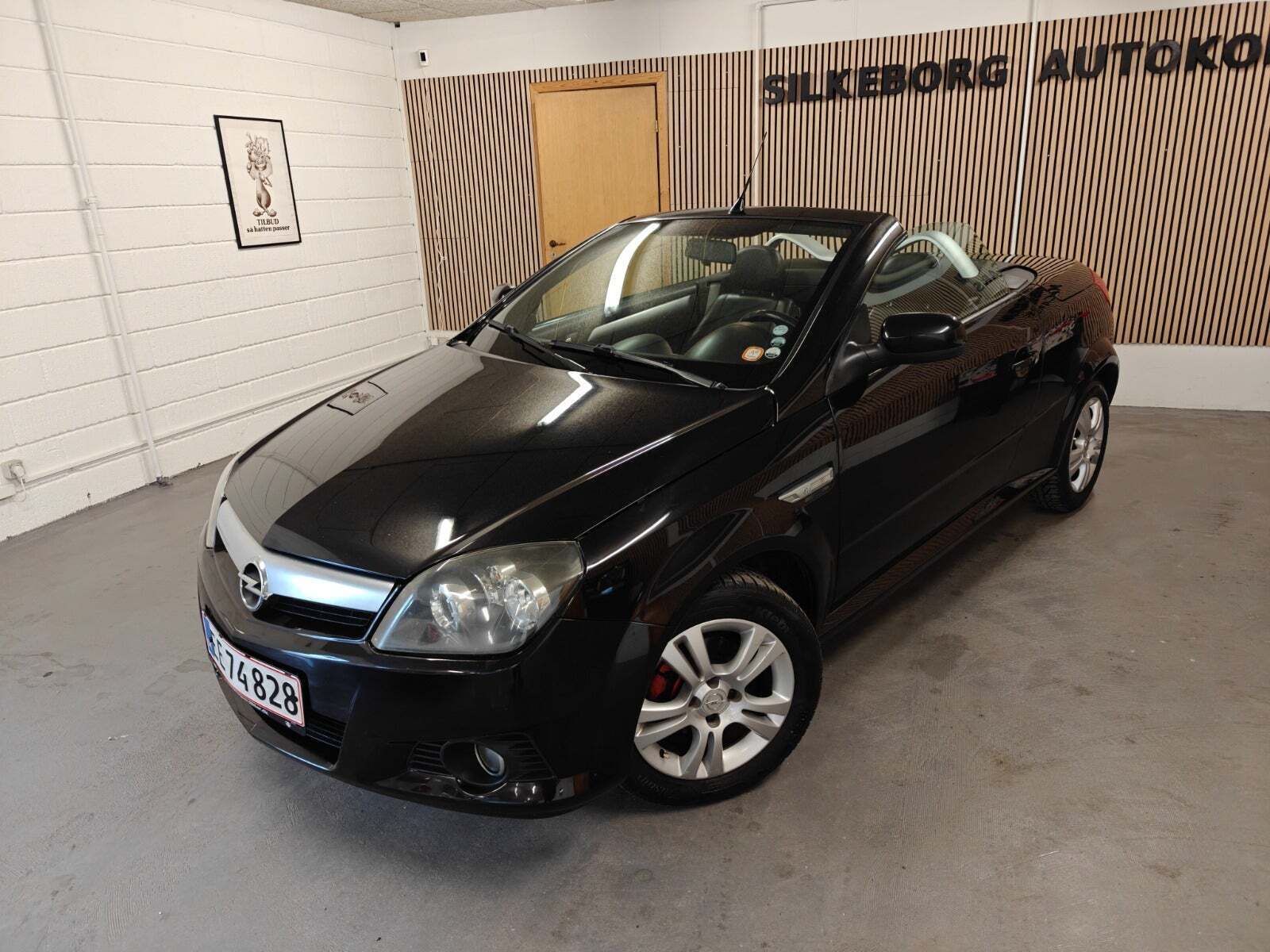 undefined Opel Tigra fra 2005 set udefra