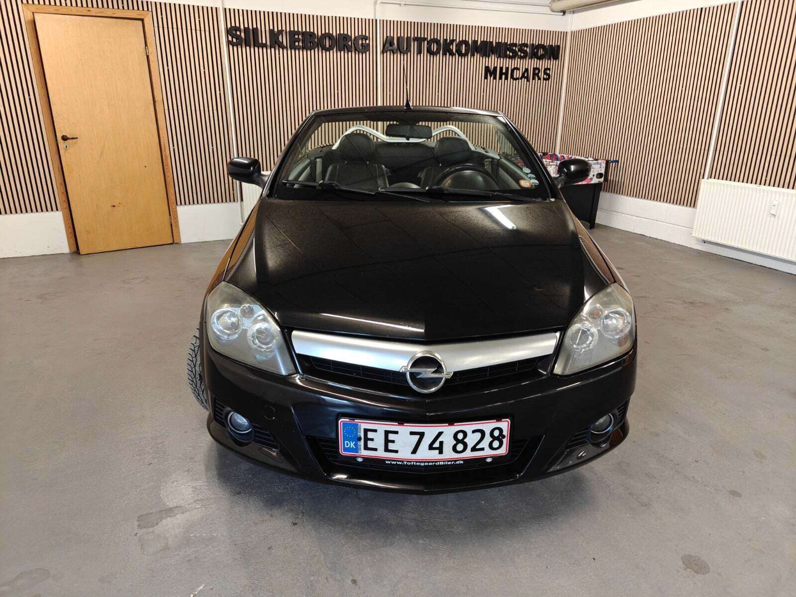 undefined Opel Tigra fra 2005 set udefra