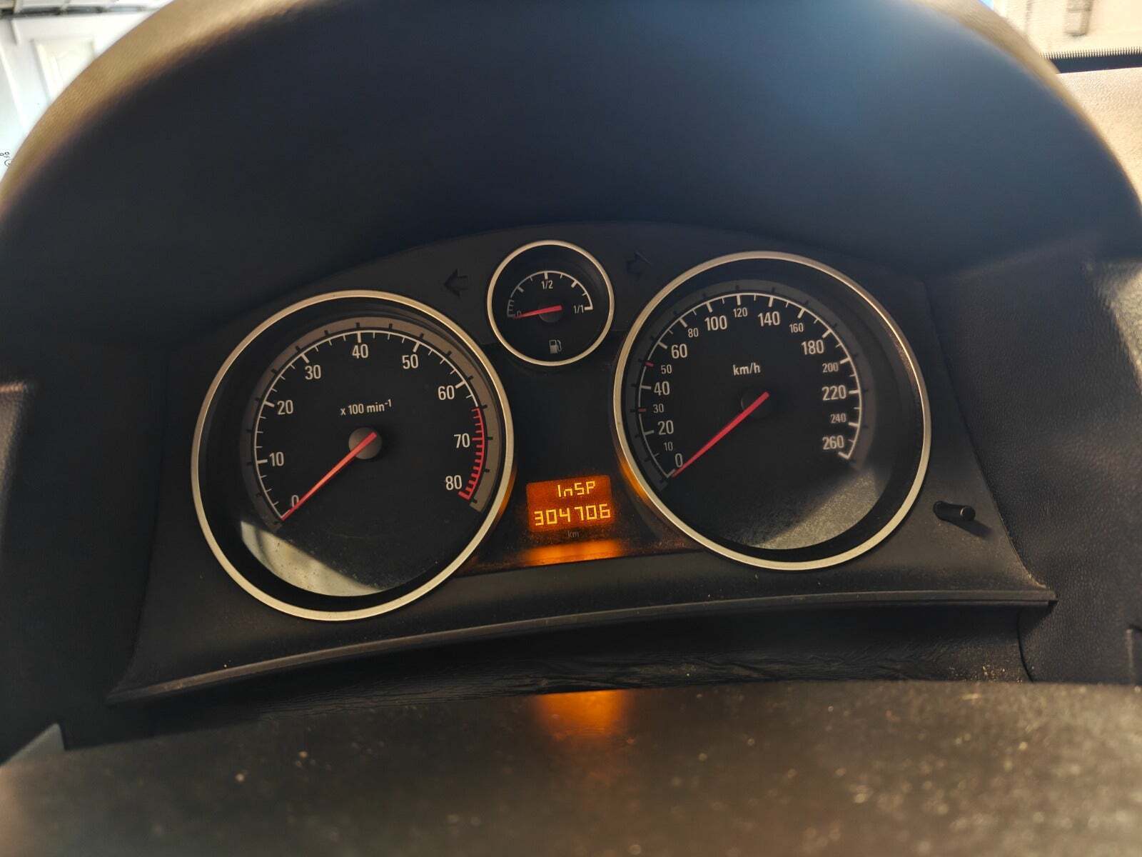 Gul Opel Astra fra 2004