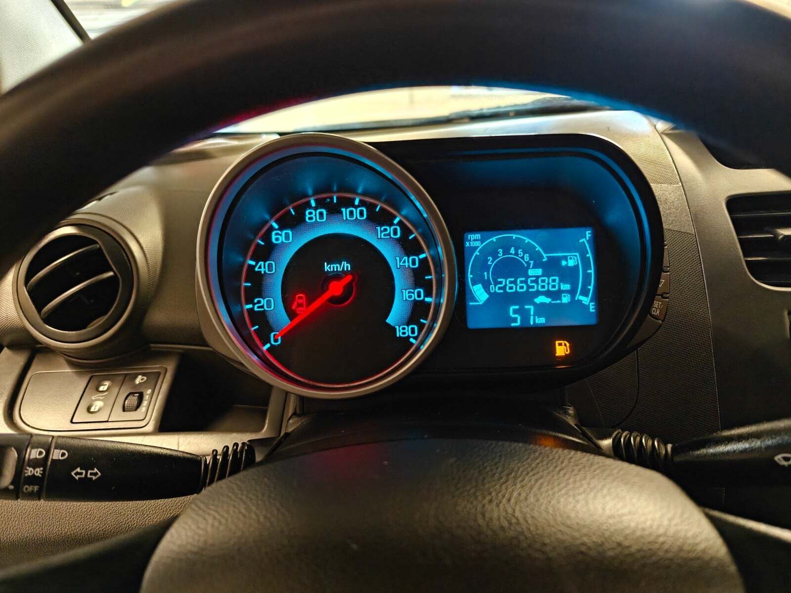 Gul Chevrolet Spark fra 2013