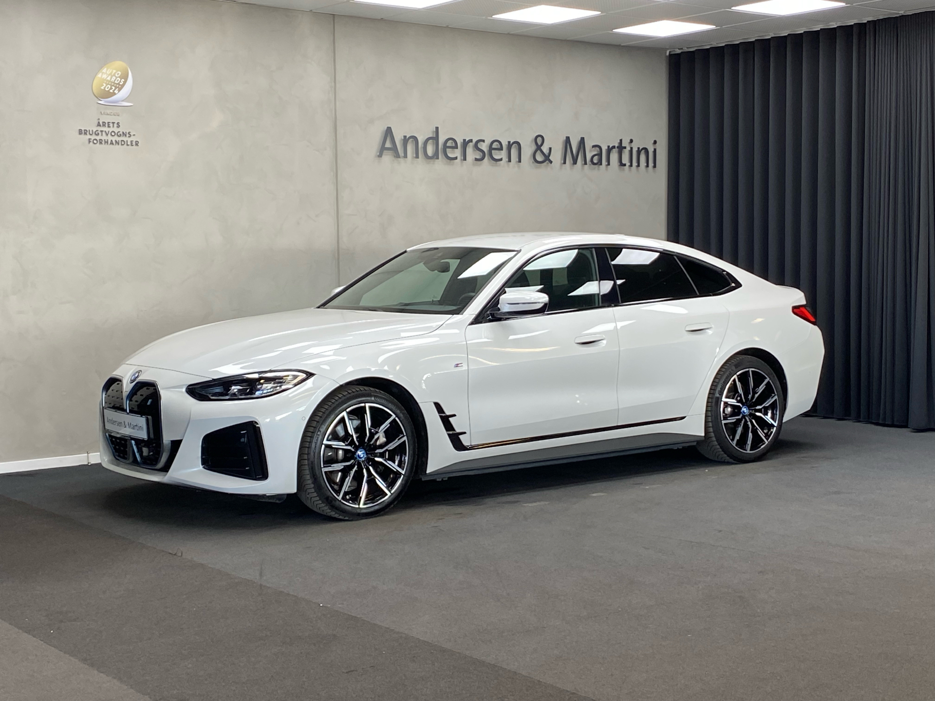 Hvid BMW i4 fra 2024