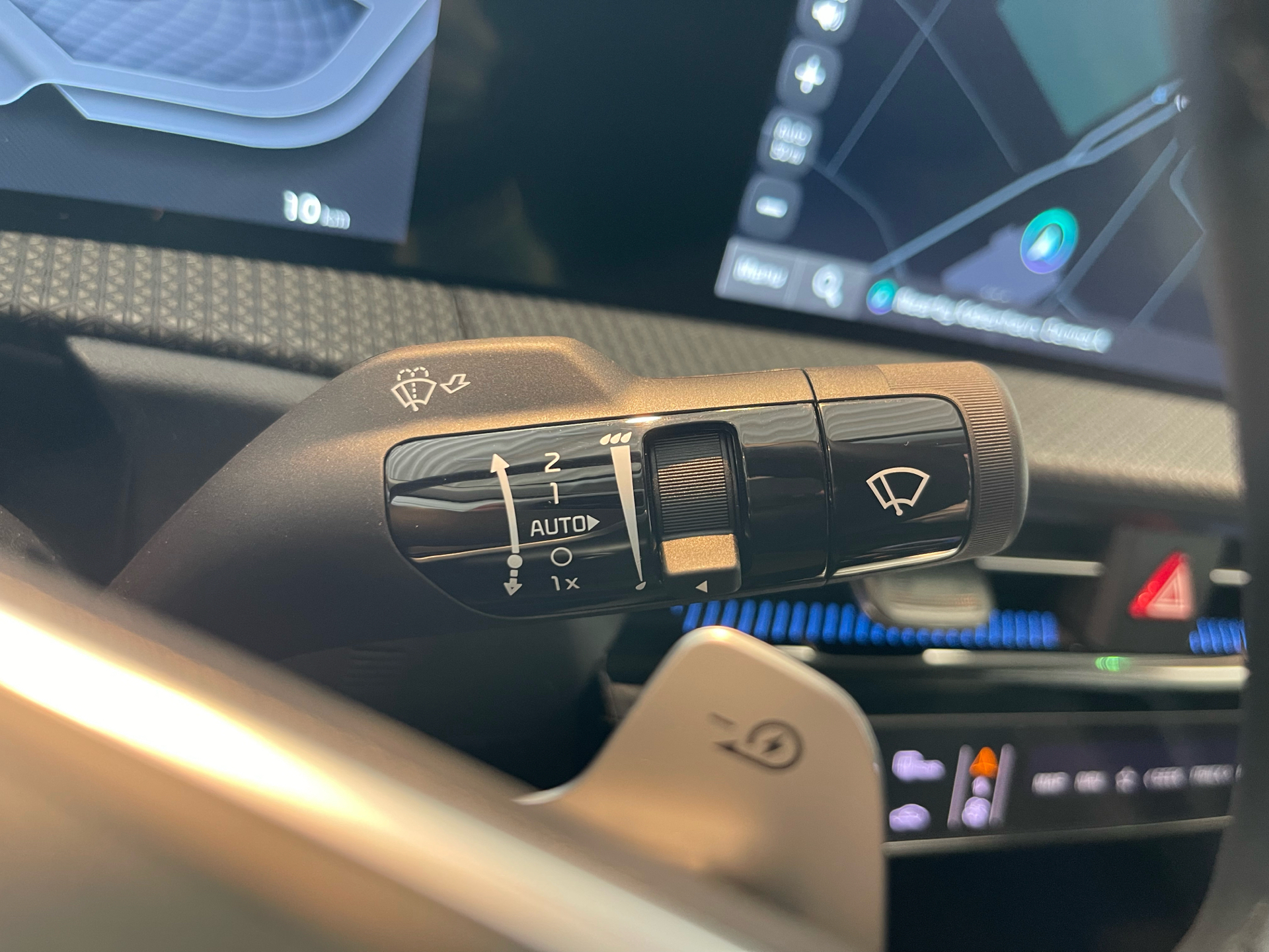 Hvid Kia EV6 fra 2025 set indefra