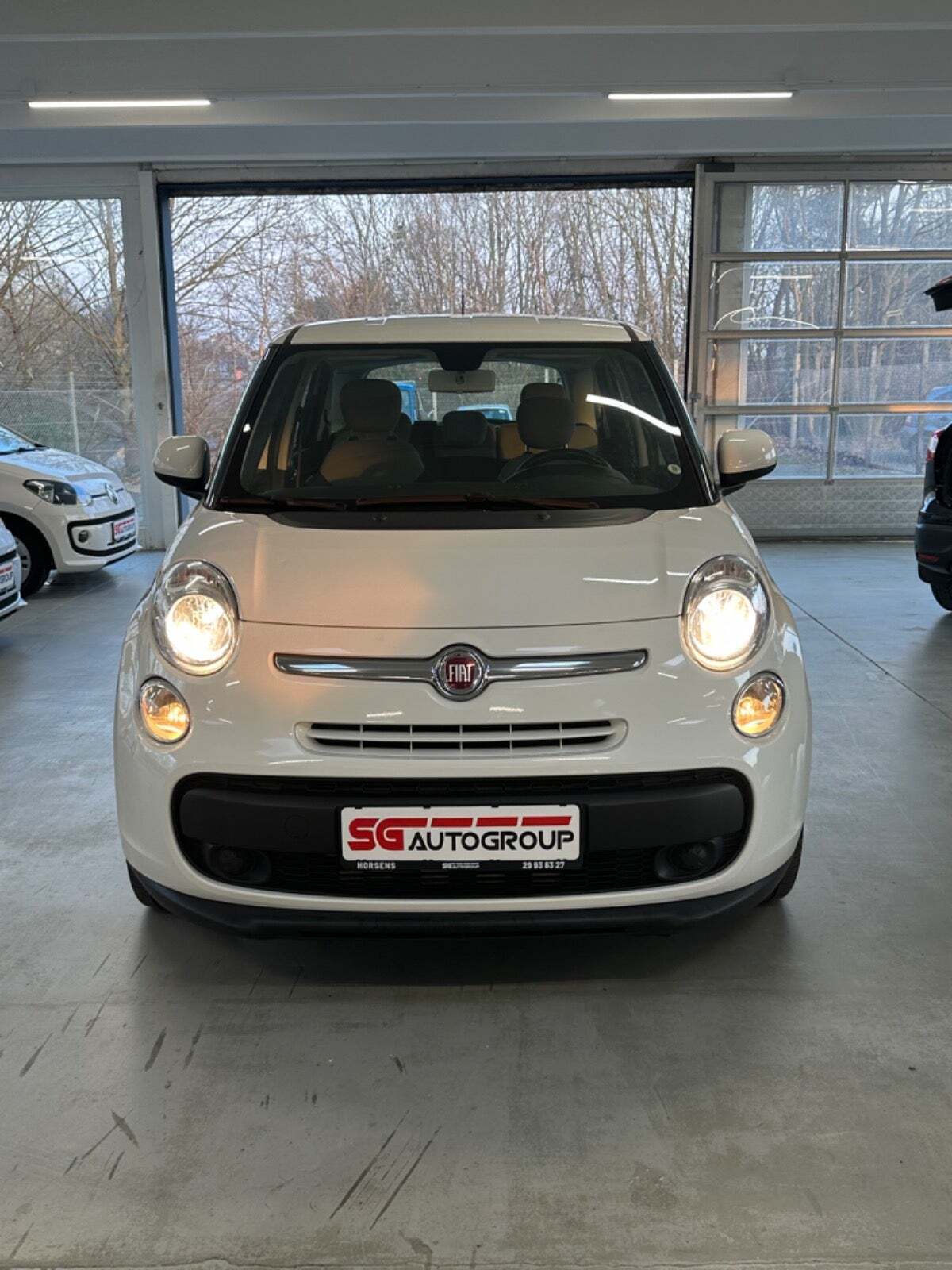 Hvid Fiat 500L fra 2012