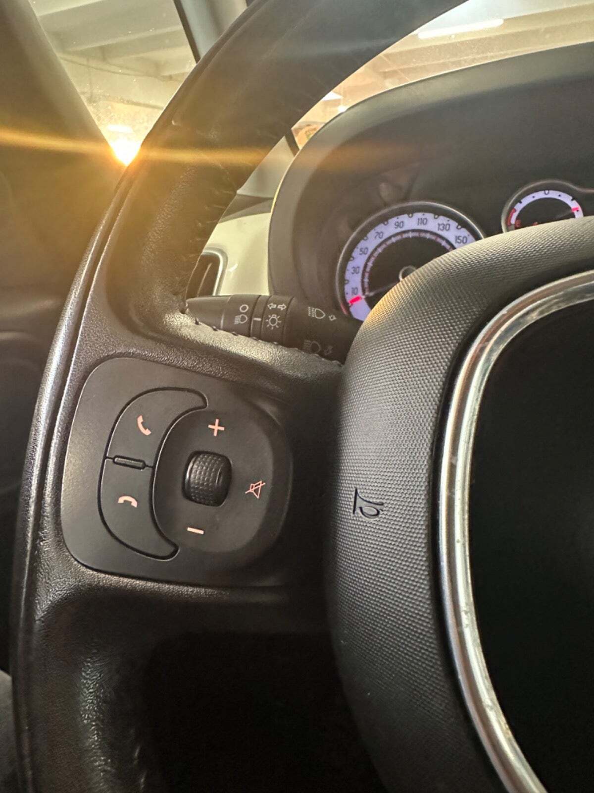 Hvid Fiat 500L fra 2012