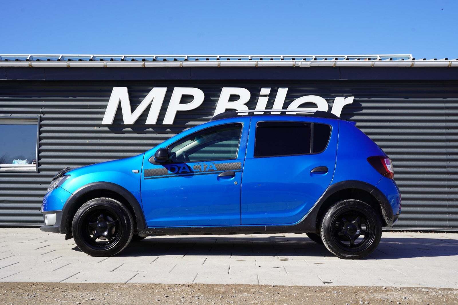 Blå Dacia Sandero Stepway fra 2016