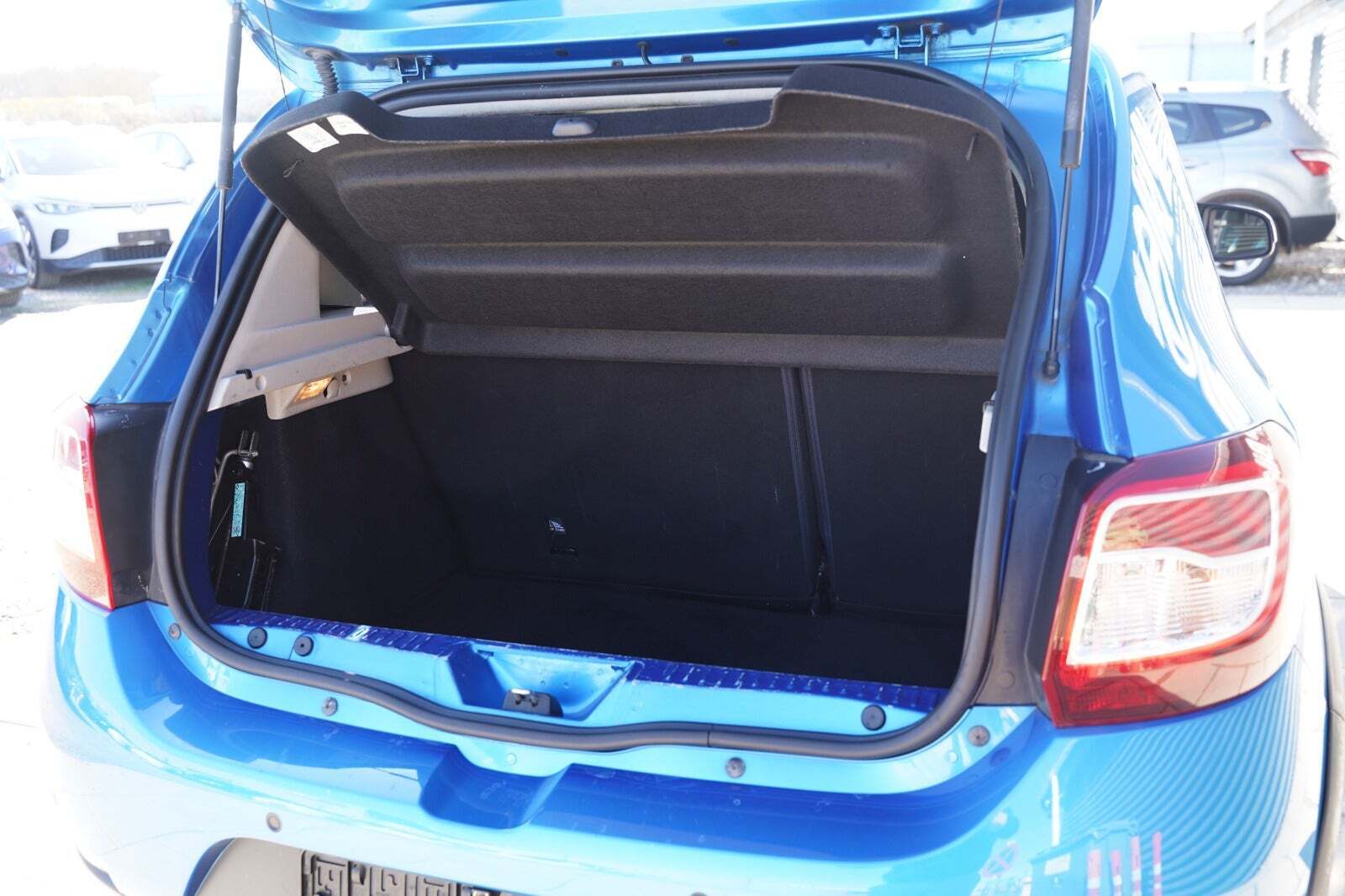 Blå Dacia Sandero Stepway fra 2016