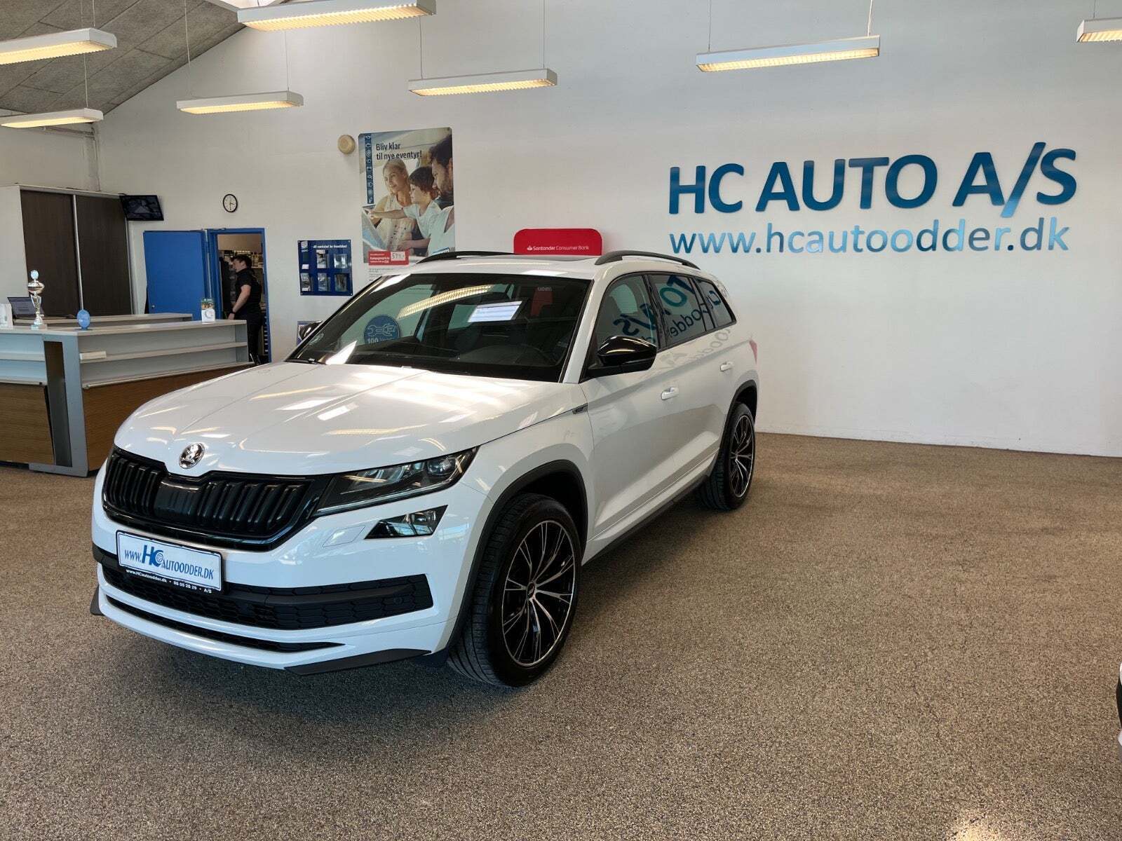 Hvid Skoda Kodiaq fra 2020 set udefra