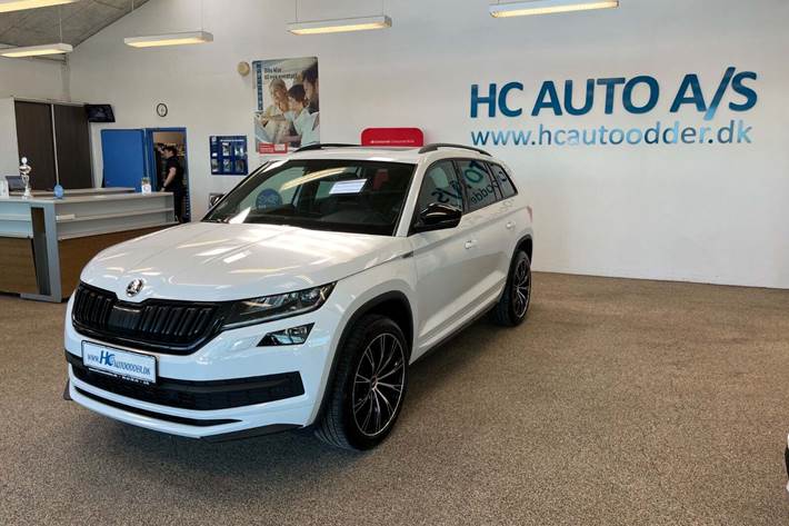 Hvid Skoda Kodiaq fra 2020 set udefra