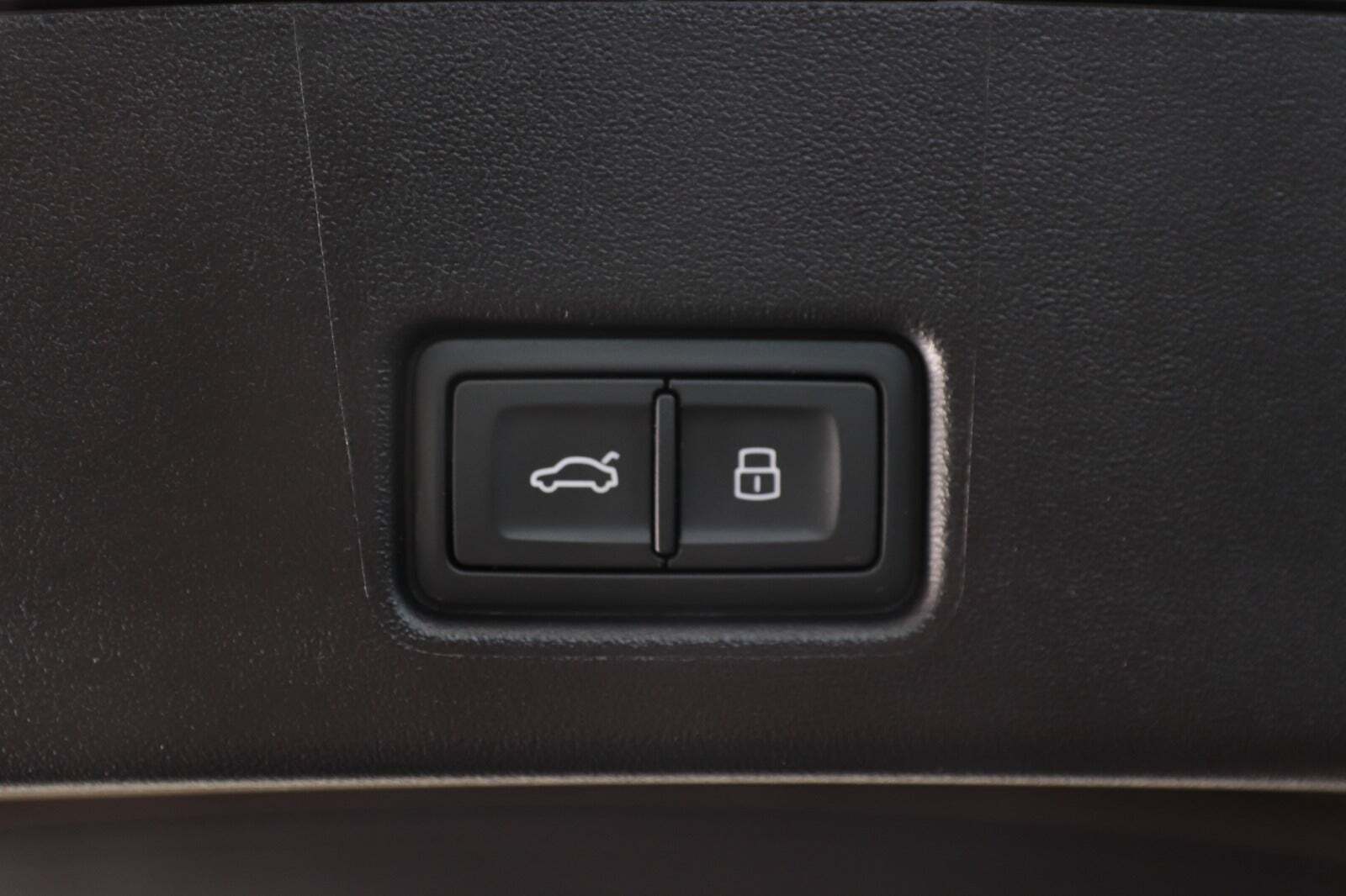 Grå Audi Q4 e-tron fra 2024