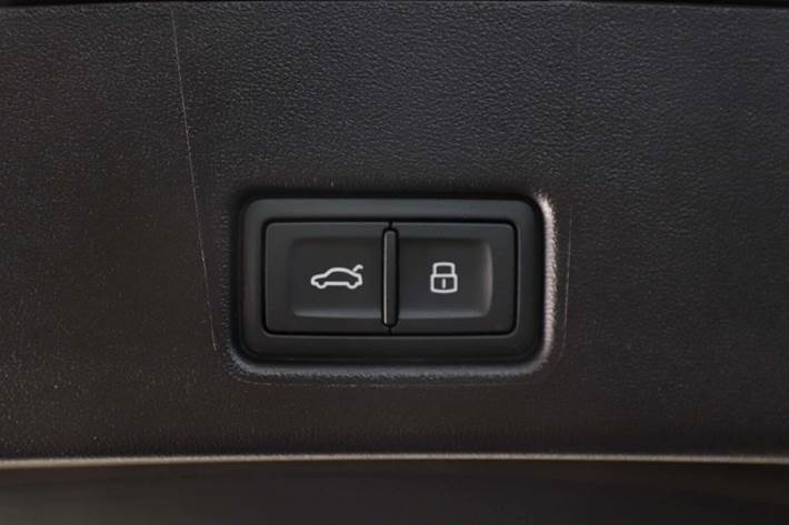 Grå Audi Q4 e-tron fra 2024