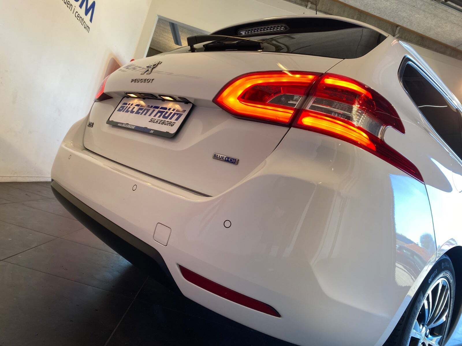 Hvid Peugeot 308 fra 2016