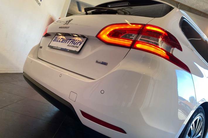 Hvid Peugeot 308 fra 2016