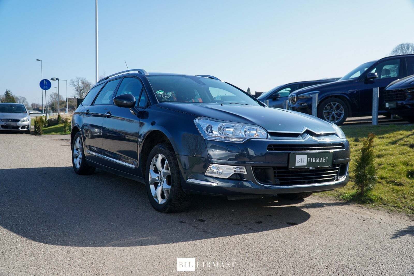 Blå Citroën C5 fra 2008 set udefra