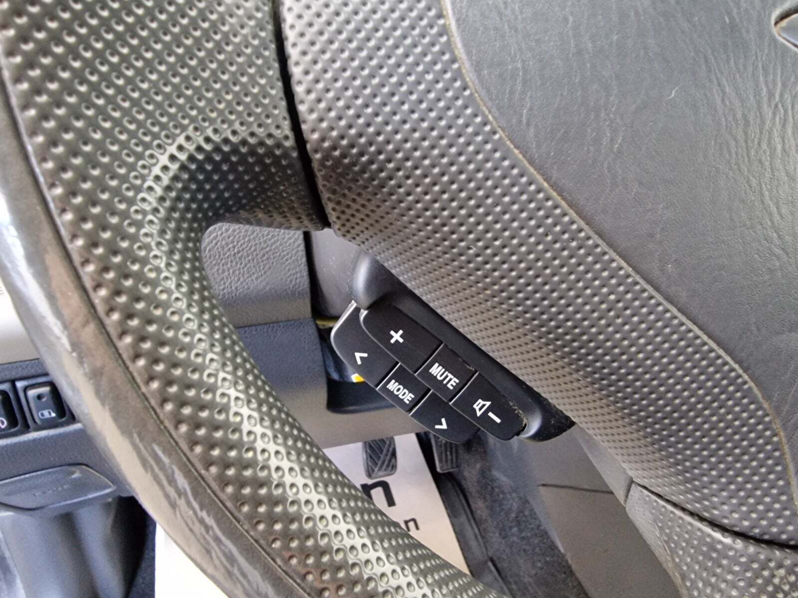 Sort Suzuki Liana fra 2009 set indefra