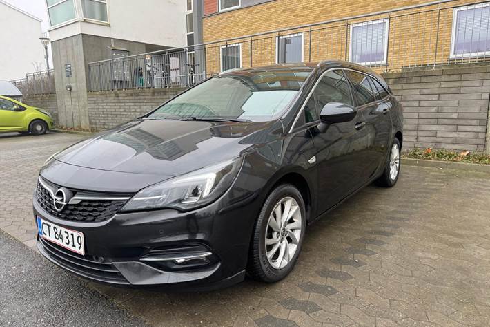 Sort Opel Astra fra 2020
