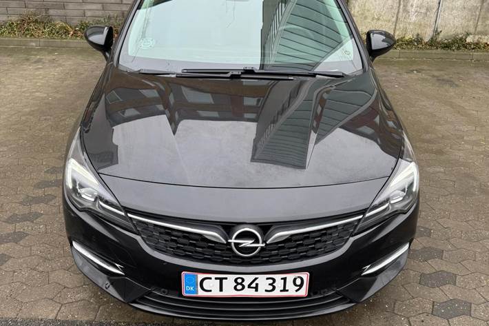 Sort Opel Astra fra 2020