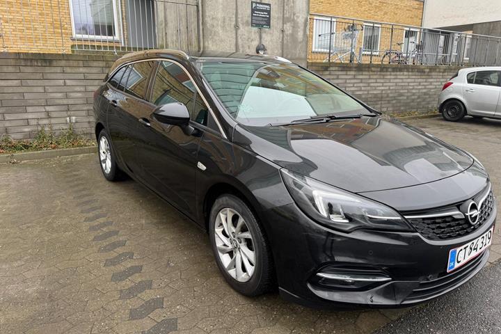 Sort Opel Astra fra 2020