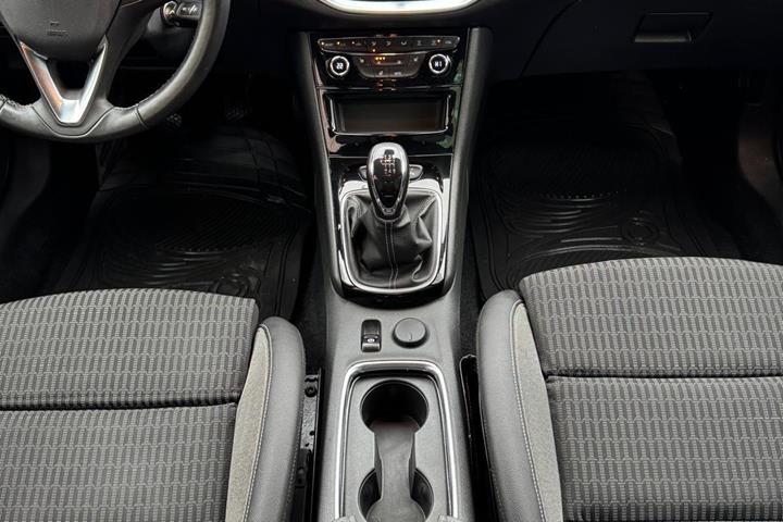 Sort Opel Astra fra 2020