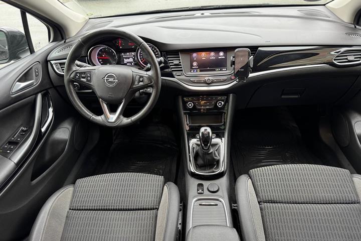 Sort Opel Astra fra 2020