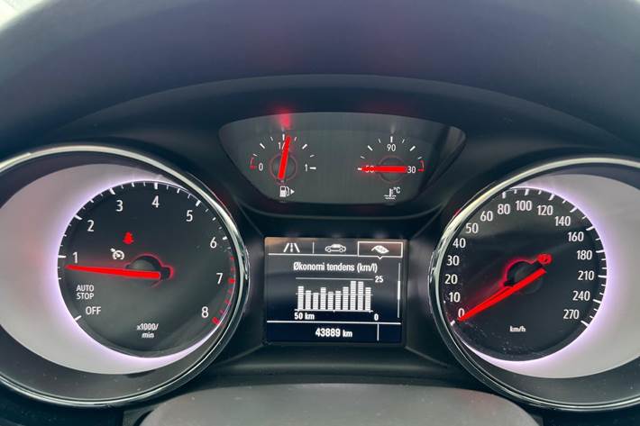 Sort Opel Astra fra 2020