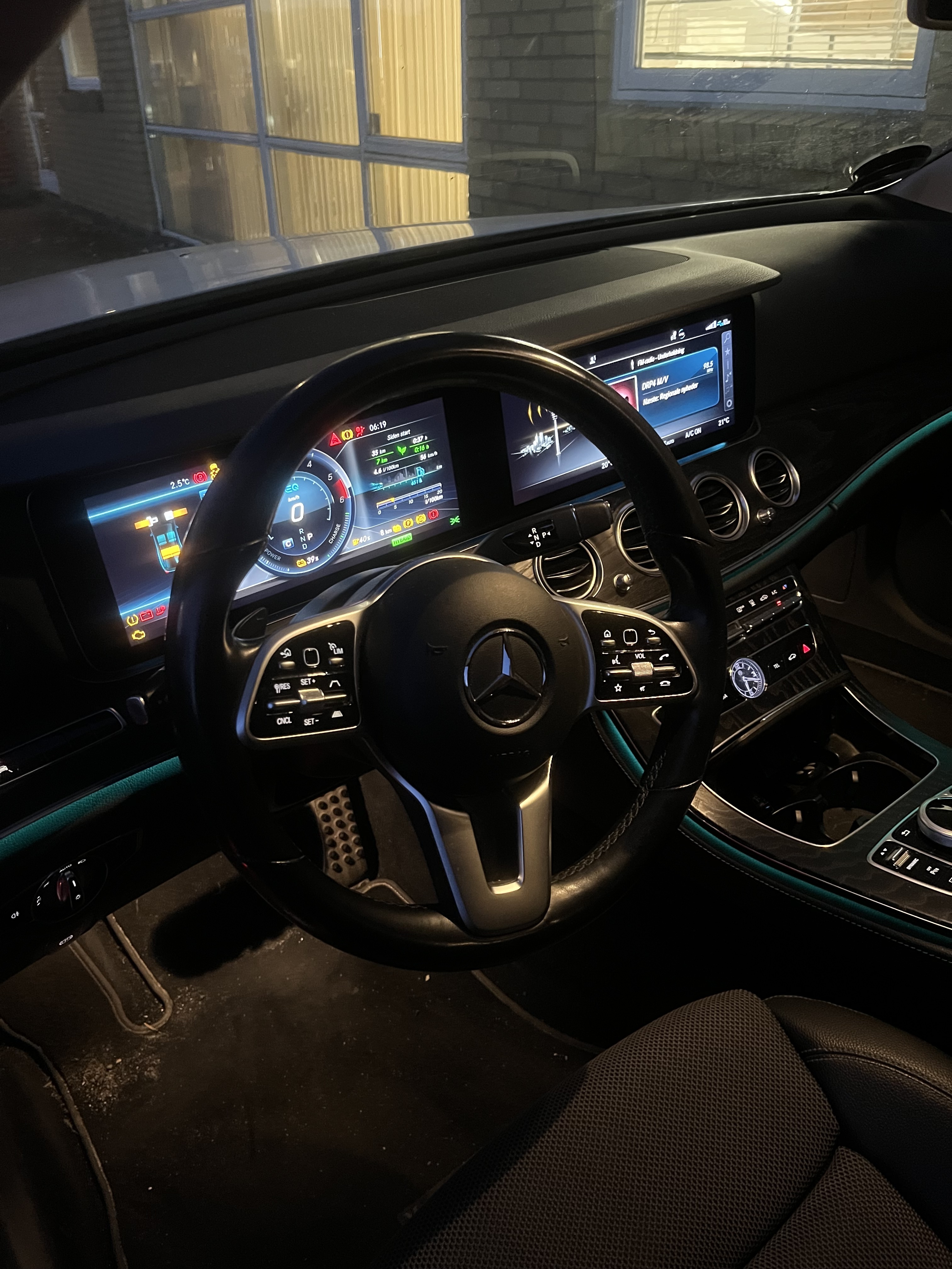 Hvid Mercedes E300 de fra 2019