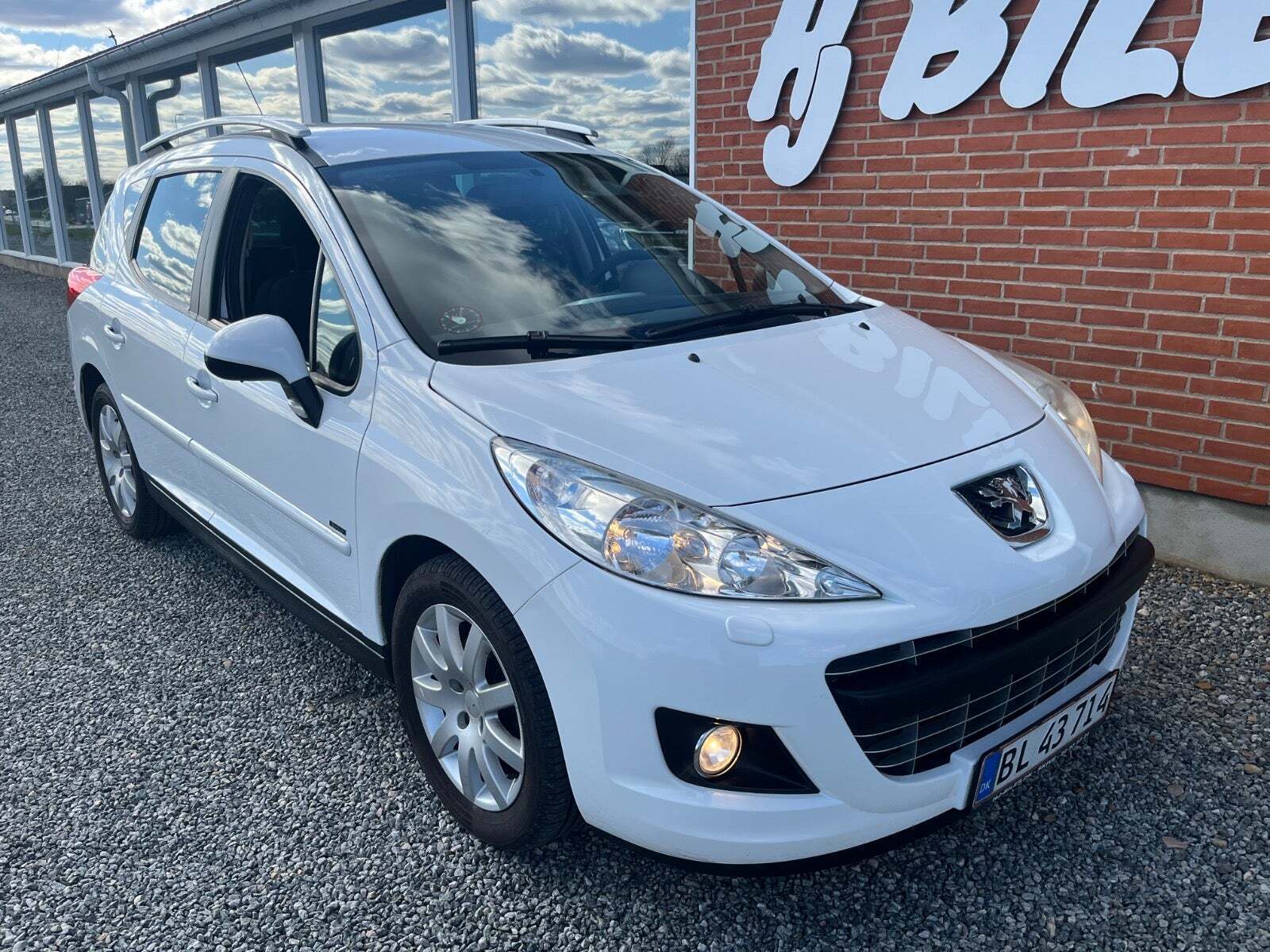 Hvid Peugeot 207 fra 2012