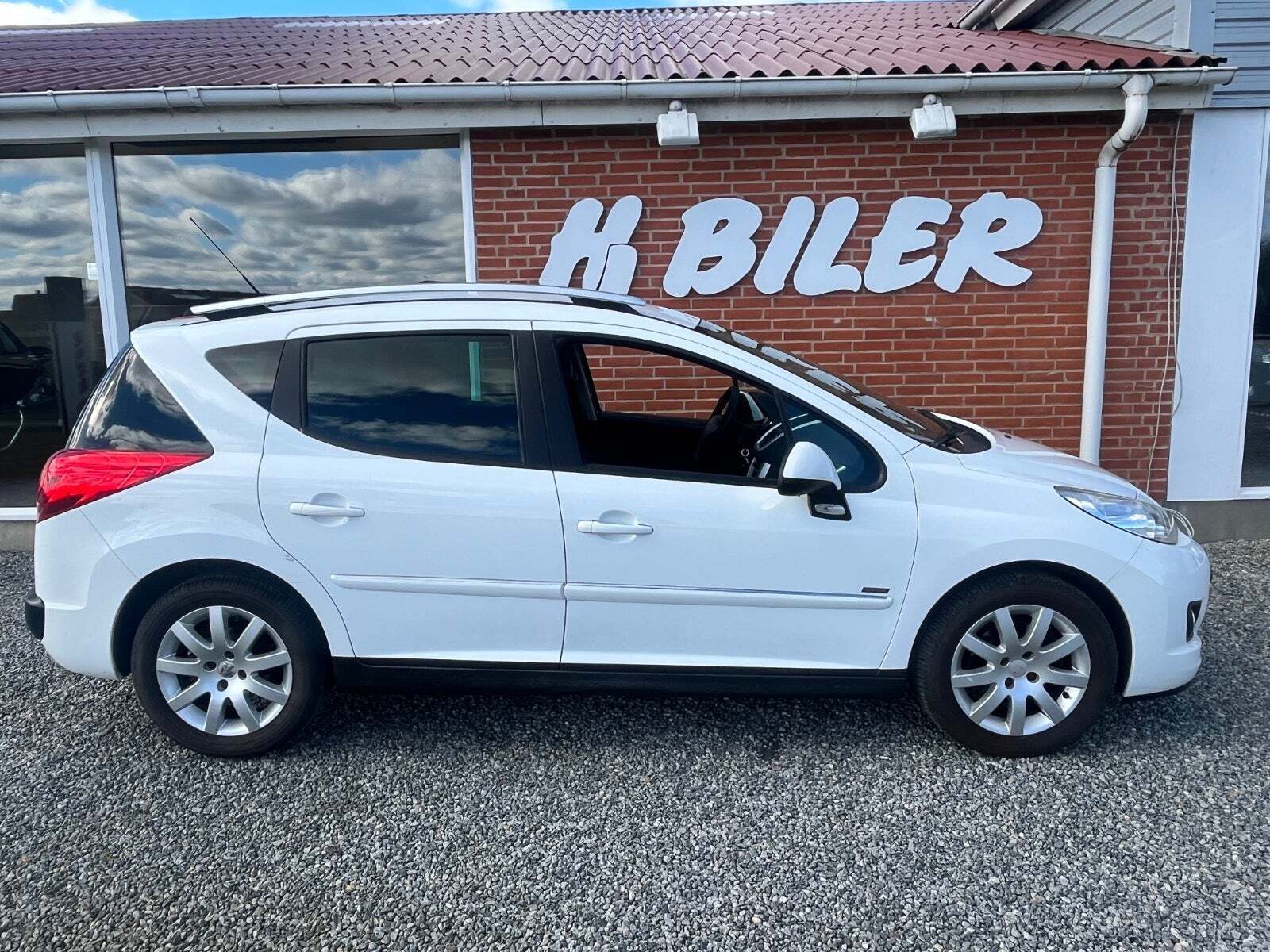 Hvid Peugeot 207 fra 2012