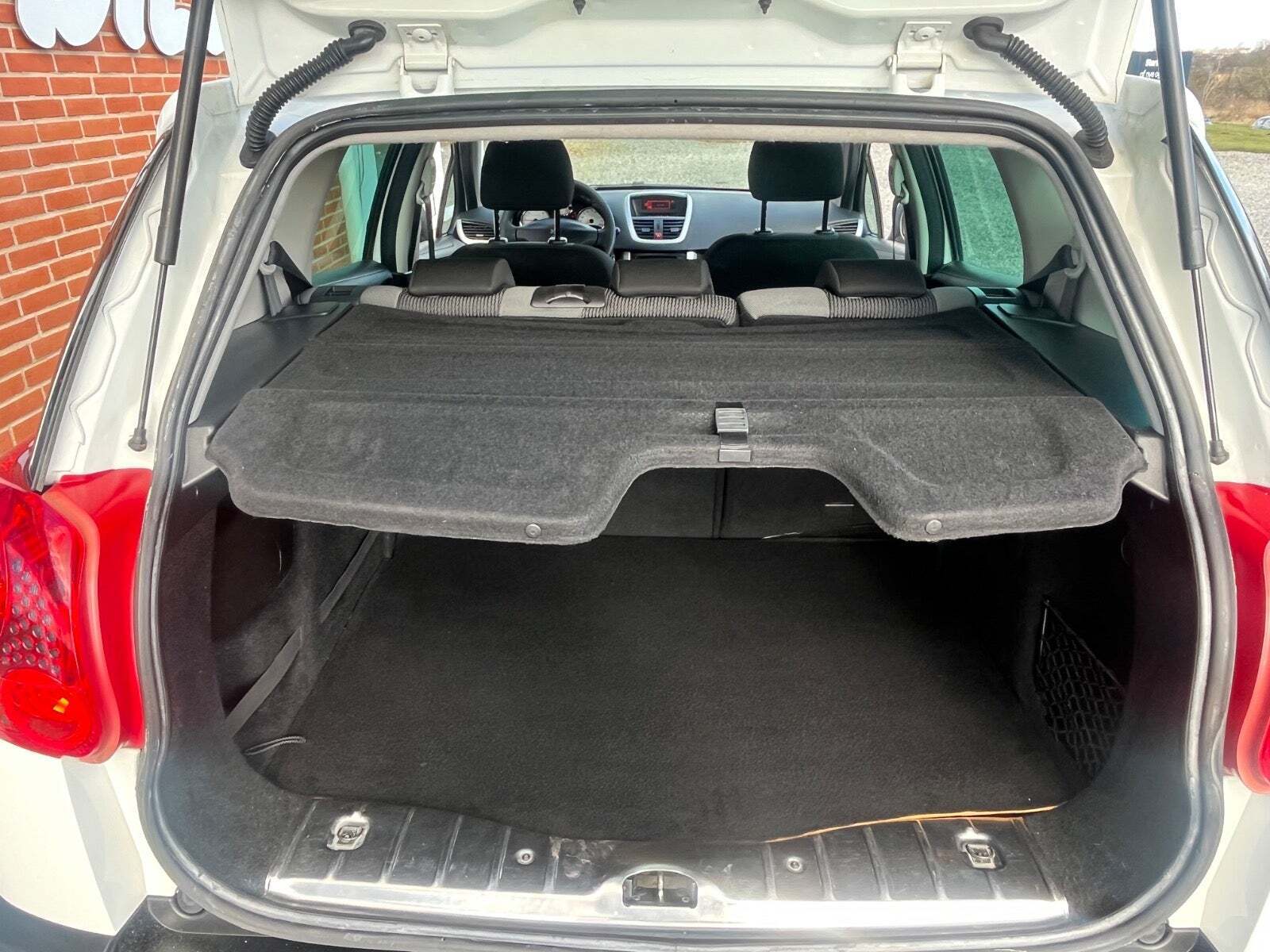 Hvid Peugeot 207 fra 2012